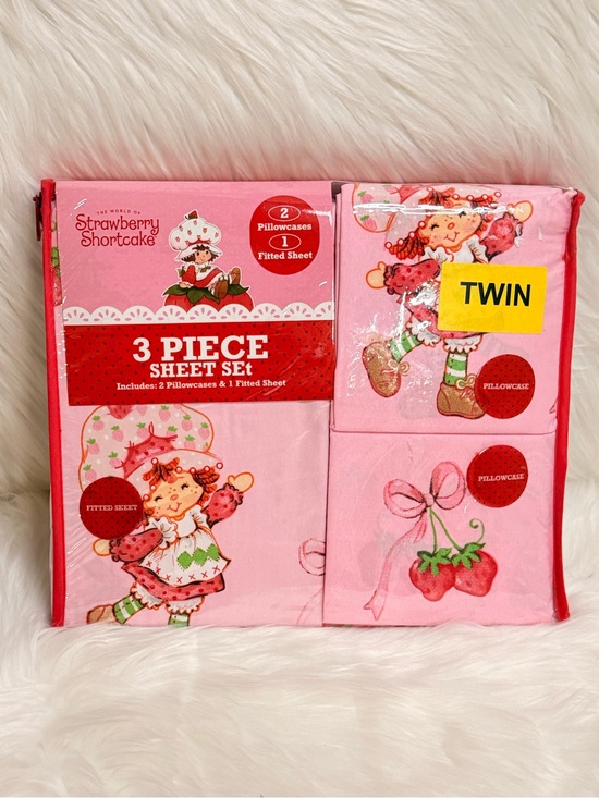 Strawberry Shortcake Accessories - Strawberry Shortcake Bed Sheet